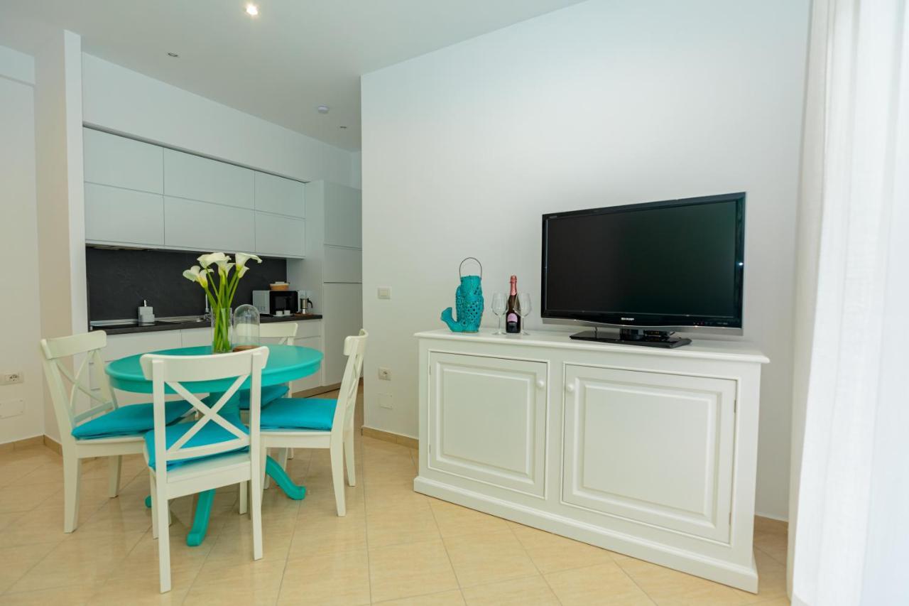 Holiday House Solemare Орикум Экстерьер фото